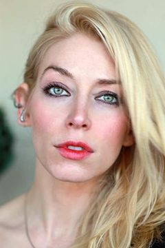 Liz Fenning interpreta Grace