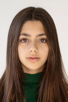 Megan Jacobs Shrivastava interpreta Female Student