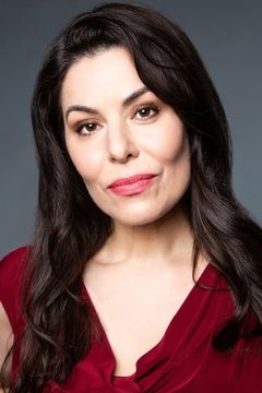 Iris Delgado interpreta News Anchor