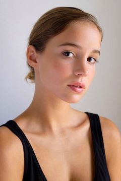 Alba Baptista interpreta Natasha