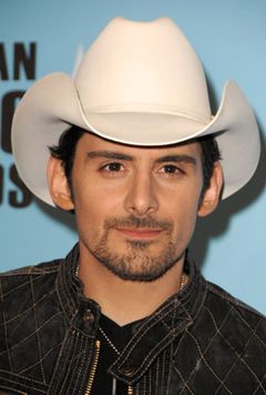 Brad Paisley interpreta Additional Voices (voice)