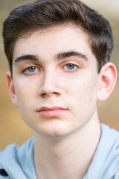 Jonah Coppolelli interpreta Boy at Amusement Park (uncredited)