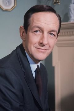 William Schallert interpreta Young Husband (uncredited)