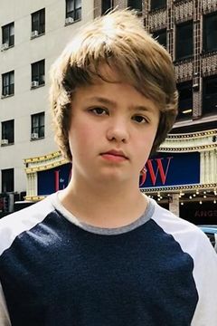 Owen Asztalos interpreta Rowley