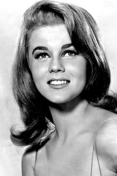 Ann-Margret interpreta Sylvia Newman