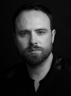 Jordon Hodges interpreta Police Officer (uncredited)