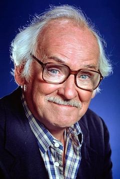 Barnard Hughes interpreta Aurelius Hogue