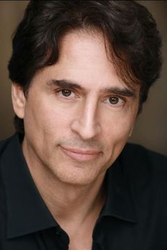 Vincent Spano interpreta Rodolfo Di Venanzio