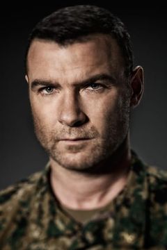 Liev Schreiber interpreta Leo