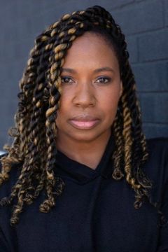 Keisha T. Fraser interpreta Rachel Batson