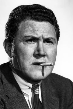 Henry Slate interpreta Pulford Confidant (uncredited)
