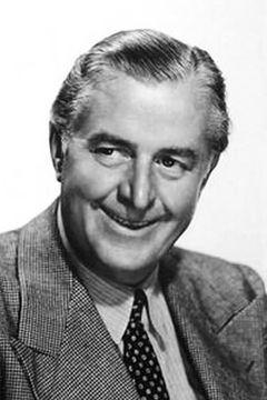 Reginald Owen interpreta Admiral Boom
