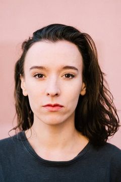 Theresa Martini interpreta Louisa Baumgartner