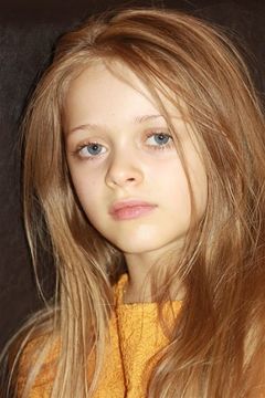 Lila-Rose Gilberti interpreta Kalinka (6 years old)
