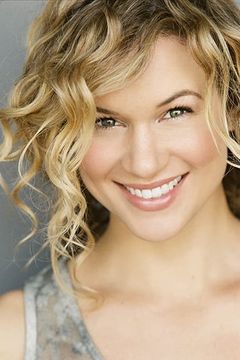 Sarah Halford interpreta Marie Pearce