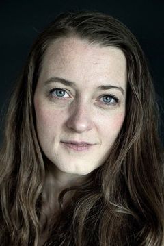 Sophie Stone interpreta Ashley Wilton