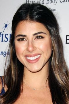 Daniella Monet interpreta Trina Vega