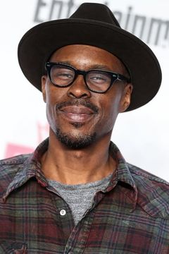 Wood Harris interpreta Darrell