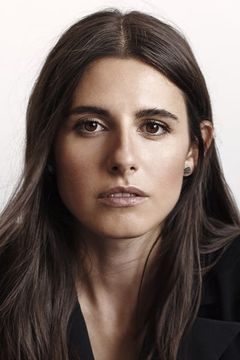 Marianne Rendón interpreta Leslie Bell