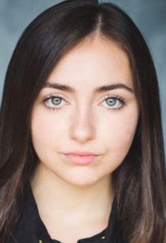 Rafiella Brooks interpreta Girl 3