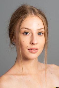 Denisse Peña interpreta Claudia