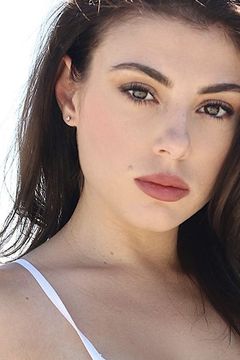 Lyssa Roberts interpreta Groped Girl (as Lyssa Lee Roberts)