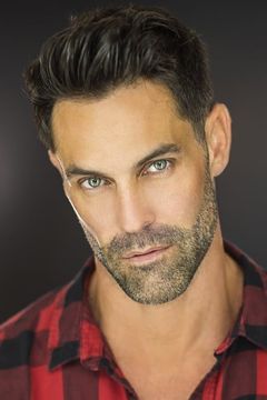 Jason-Shane Scott interpreta Scott