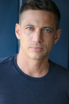 James Carpinello interpreta Johnny Stomp