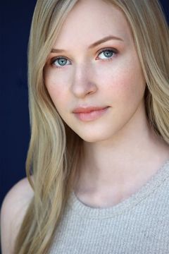 Lily Keene interpreta Sofia Ellsworth