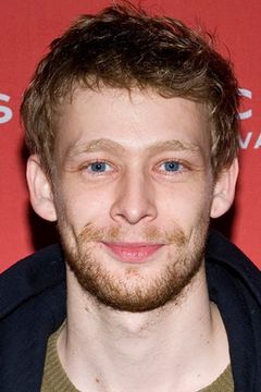 Johnny Lewis interpreta Engelbert