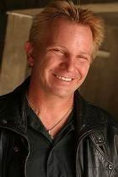 Tim Weske interpreta Sword Master, Sword Choreographer, Body Reference for John Smith