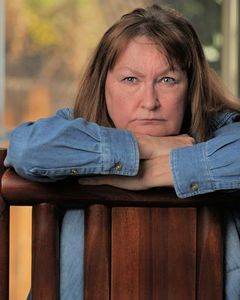Angela L. Wilson interpreta Librarian