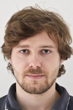 Roman Lutskyi interpreta Oleshko