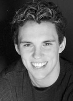 Brody Harms interpreta Teenage Boy