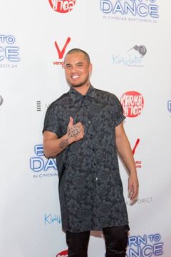 Stan Walker interpreta Ron