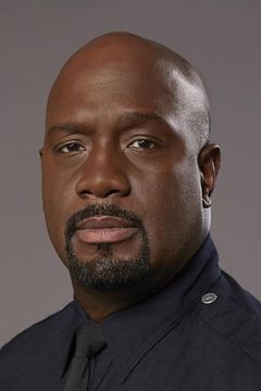 Richard T. Jones interpreta Wade Grey