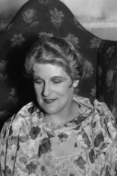 Mary Forbes interpreta Lady Lavenham (uncredited)