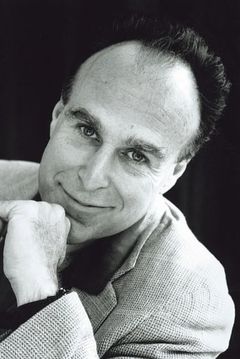 Richard Fancy interpreta Eli