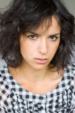 Anaëlle Potdevin interpreta Stéphanie