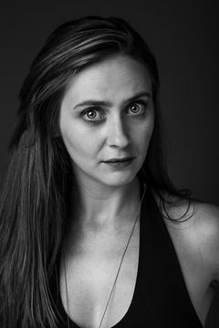 Andreea Sovan interpreta Female Victim