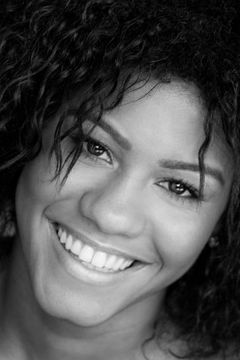 Lucy St Louis interpreta Debutante