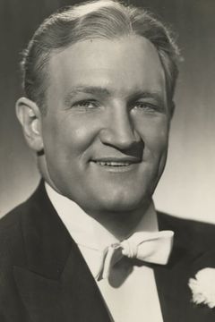 Joe Sawyer interpreta Carl Svenson