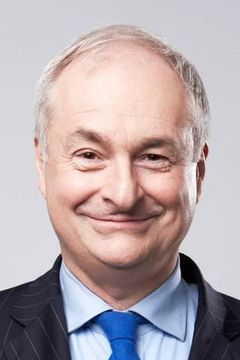 Paul Gambaccini interpreta Himself
