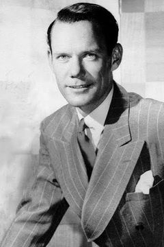 John Ridgely interpreta Officer Saunders