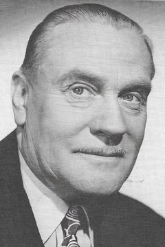 Vernon Dent interpreta Senate Reporter (uncredited)