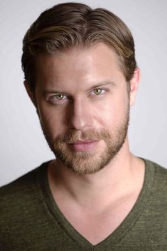 Joshua Moore interpreta Steve Gorham