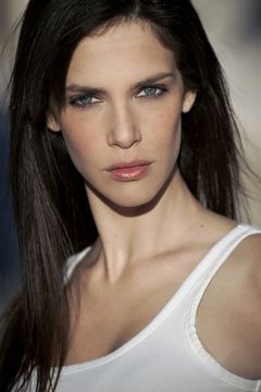 Shira Vilensky interpreta Hippie Girl