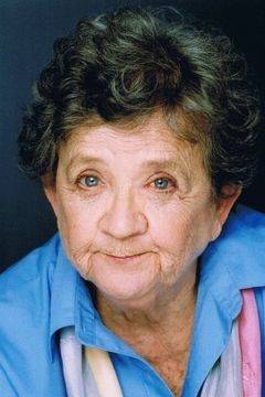 Pat Crawford Brown interpreta Mrs. Pye