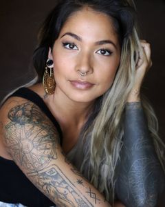 Naomi King interpreta Quinn