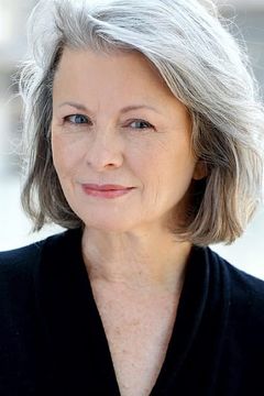 Susan Williams interpreta Nurse Caitlin